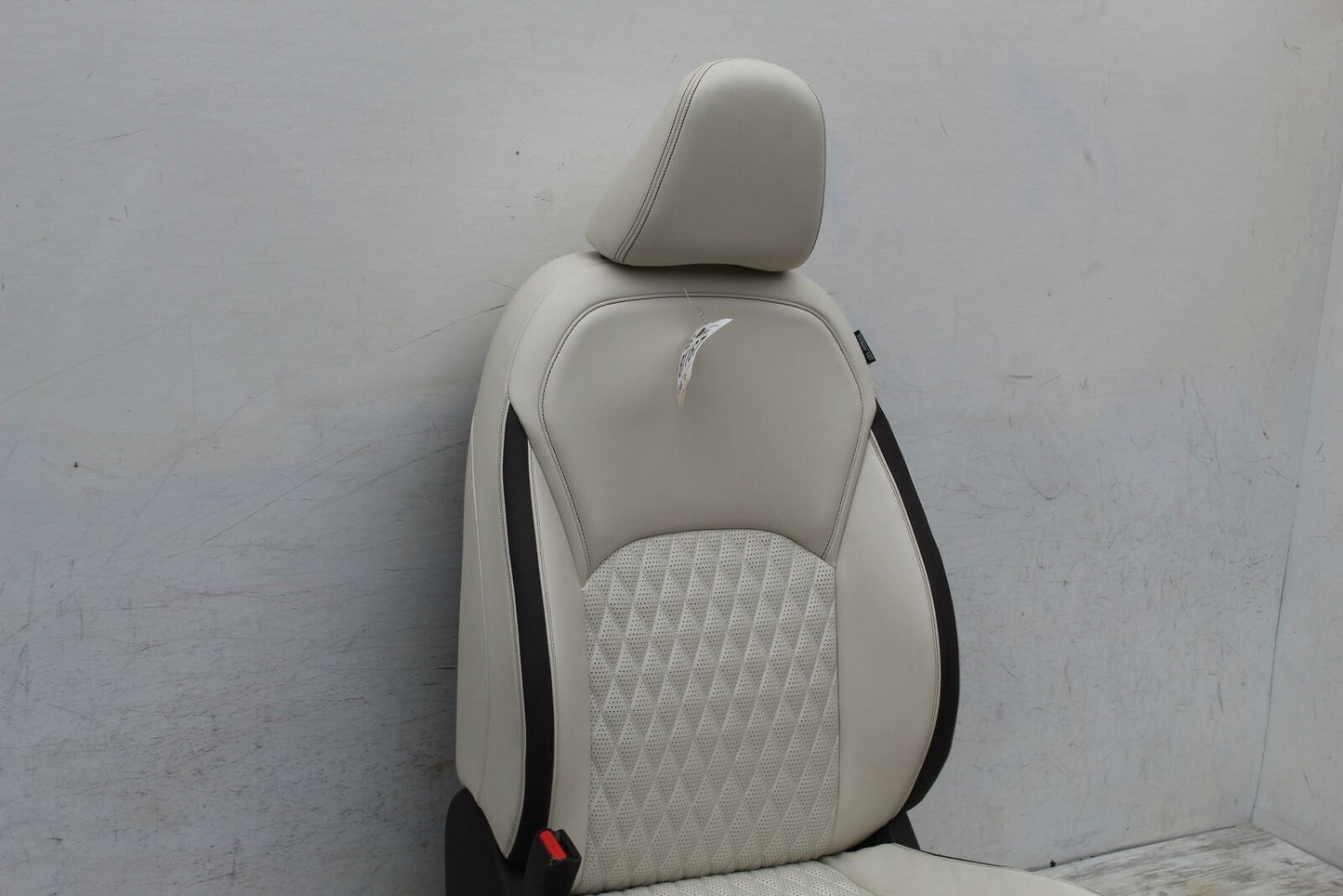 Front Seat INFINITI QX50 19