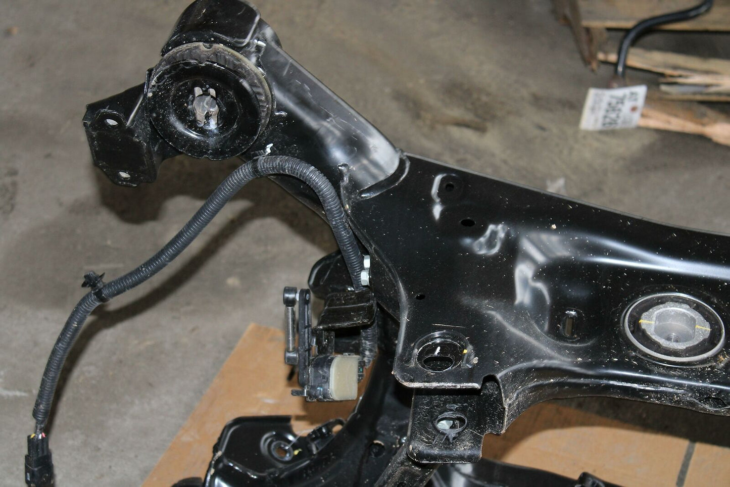 Undercarriage Crossmember KIA K900 19