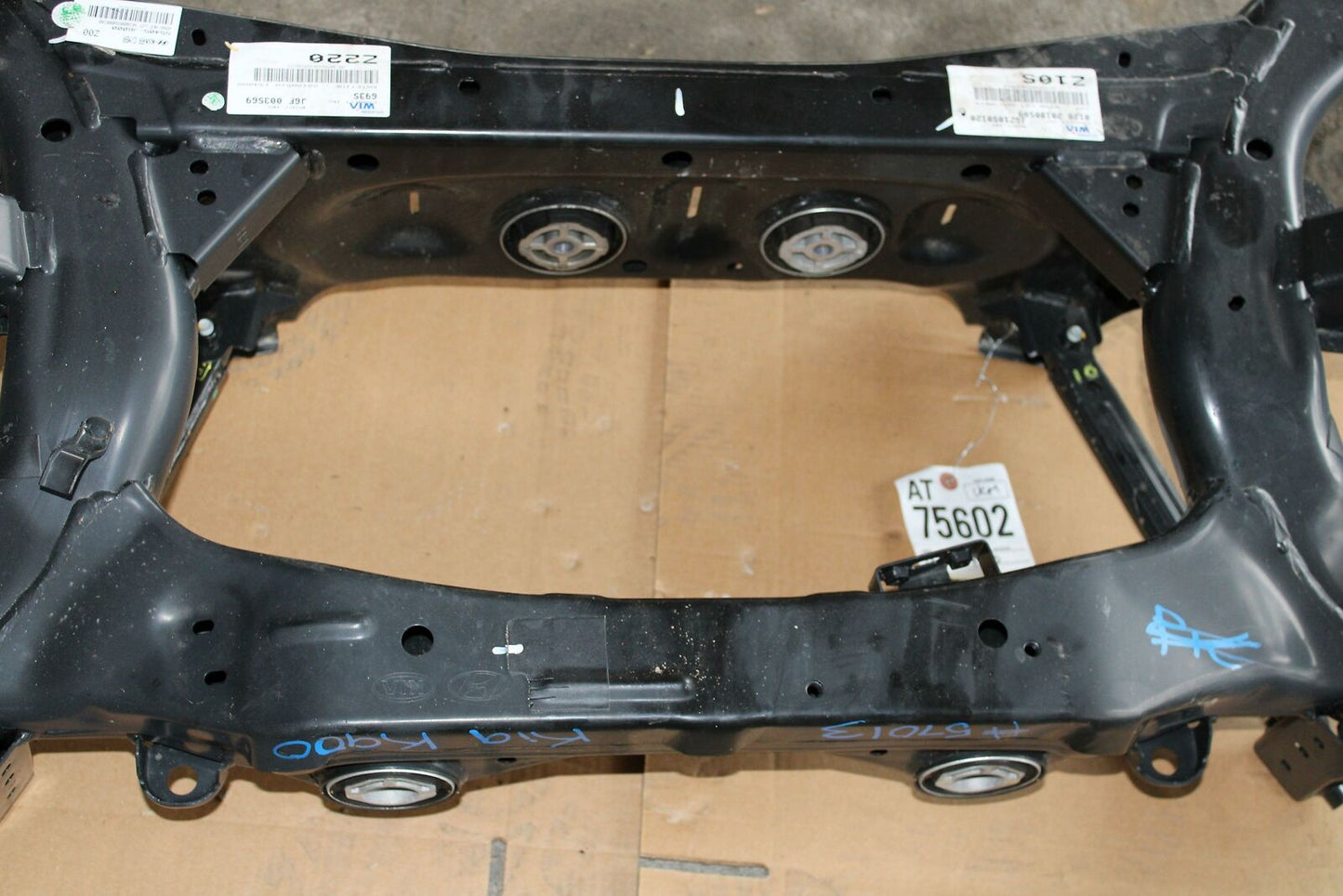 Undercarriage Crossmember KIA K900 19