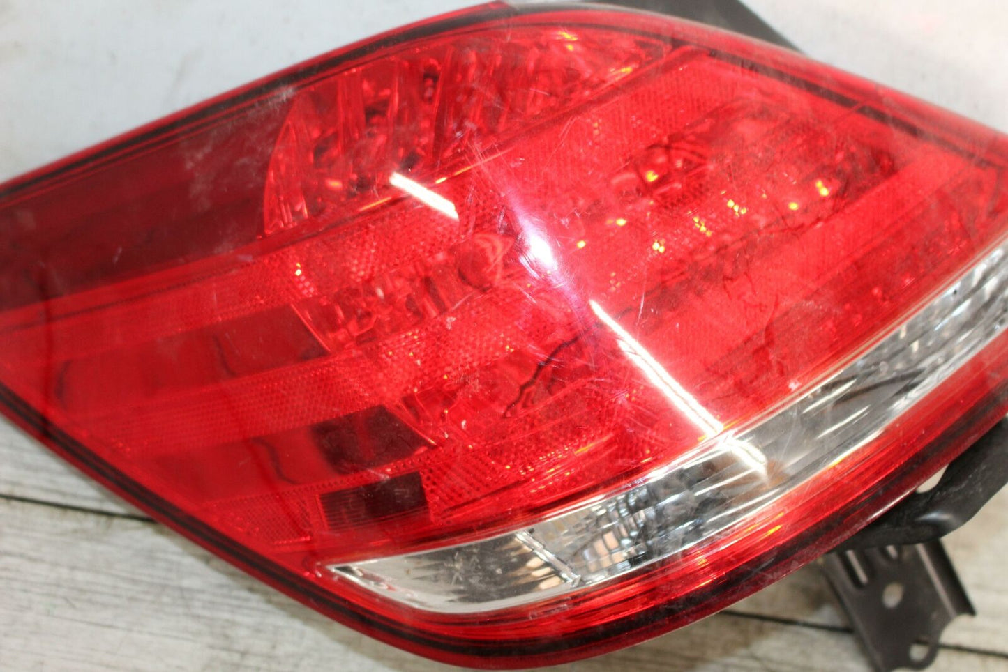 Tail Light Assembly TOYOTA AVALON Left 00 01 02