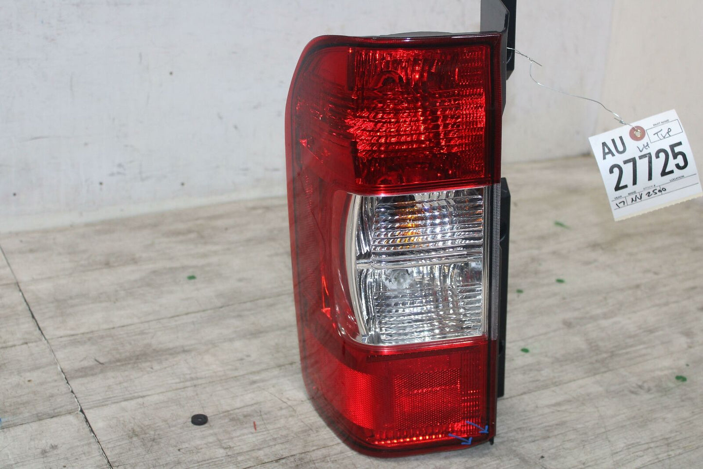 Tail Light Assembly NISSAN NV 2500 Left 12 13 14 15 16 17 18 19 20