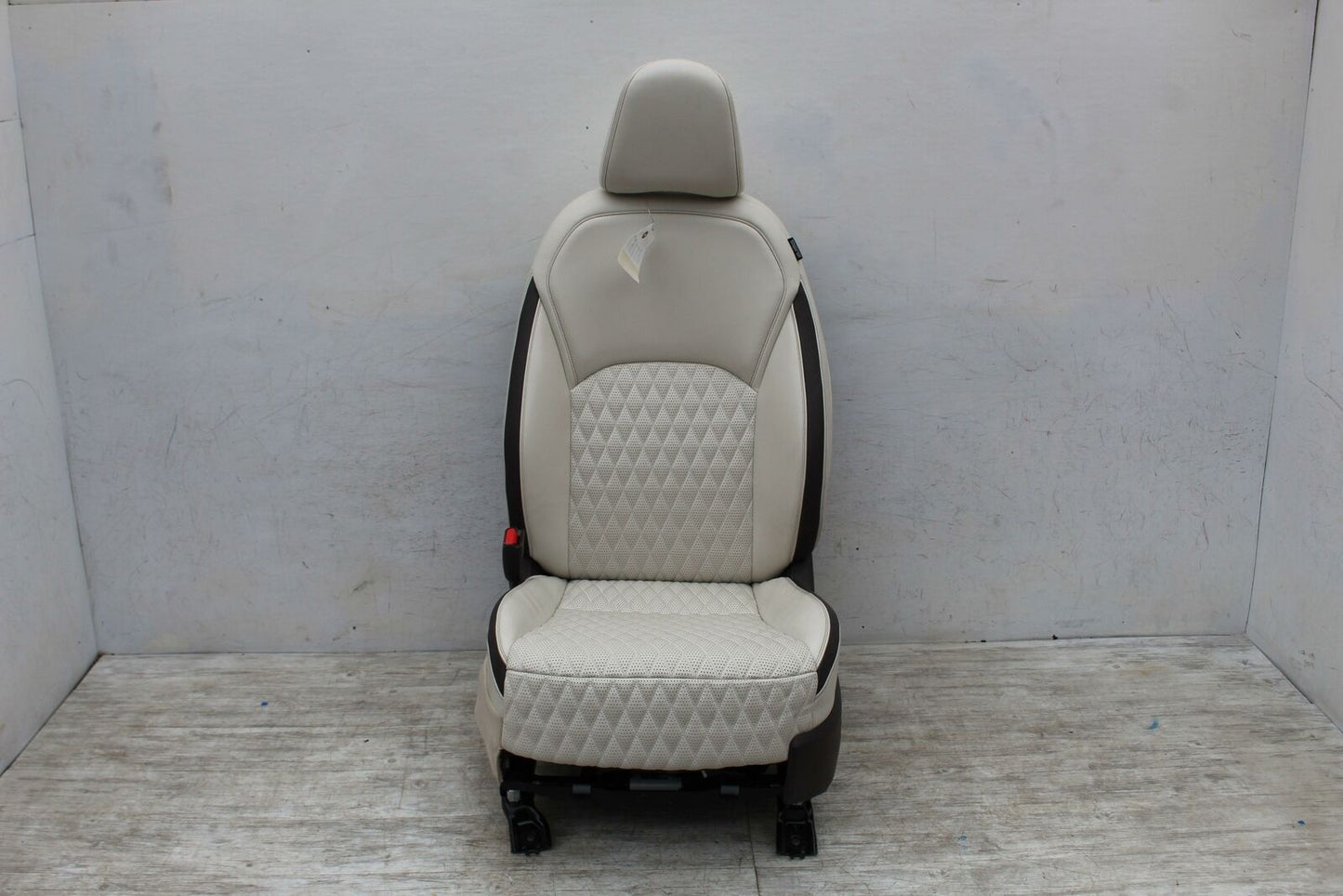 Front Seat INFINITI QX50 19