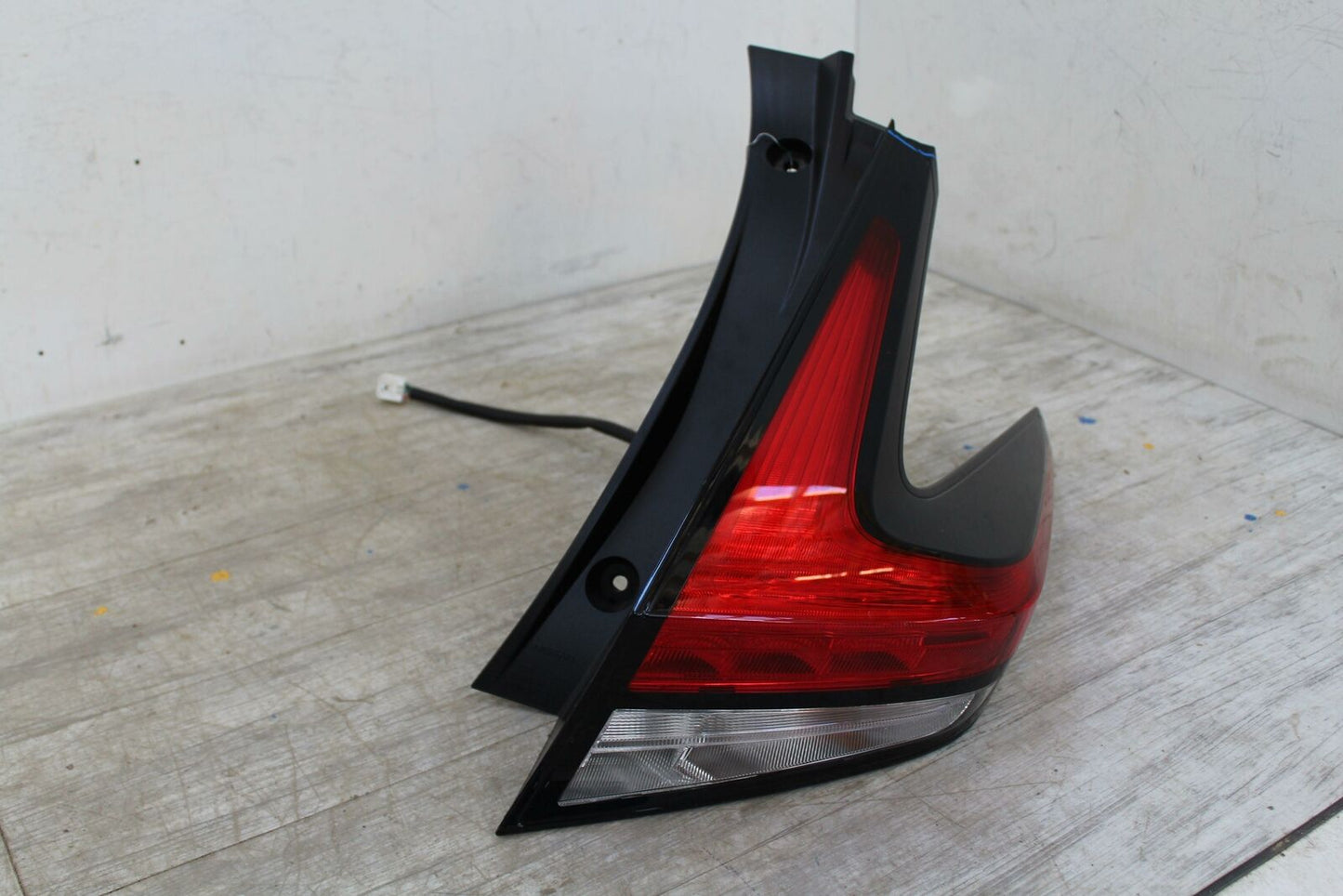 Tail Light Assembly NISSAN LEAF Right 18 19 20