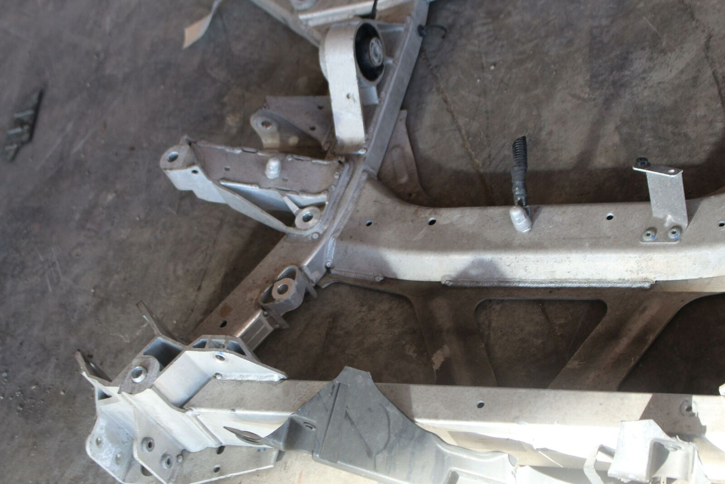 Undercarriage Crossmember BMW I8 14 15 16 17 19