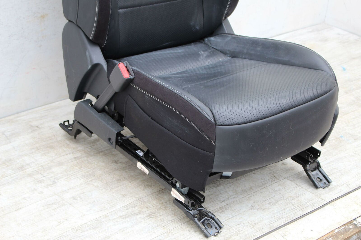 Front Seat INFINITI QX50 19
