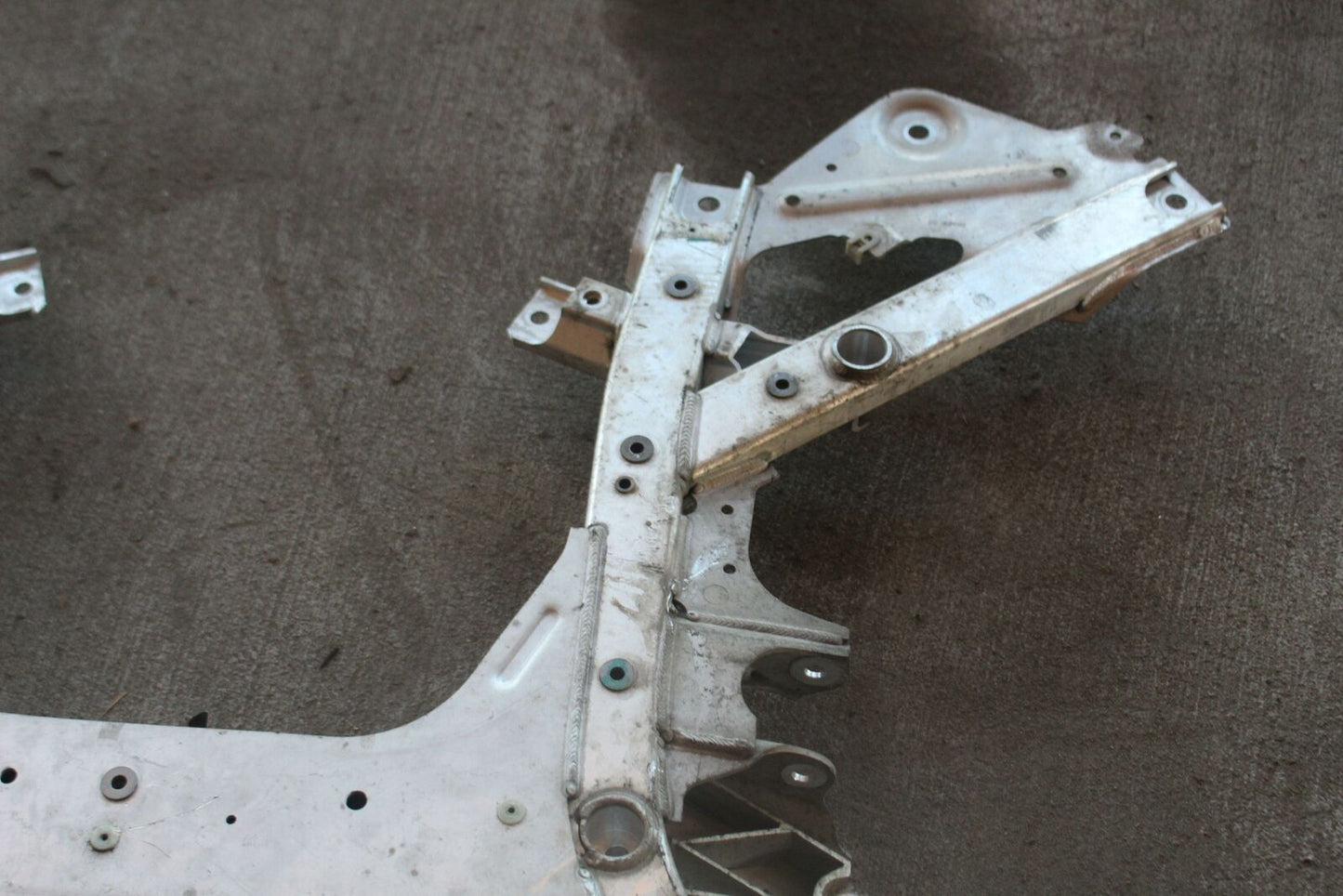 Undercarriage Crossmember BMW I8 18