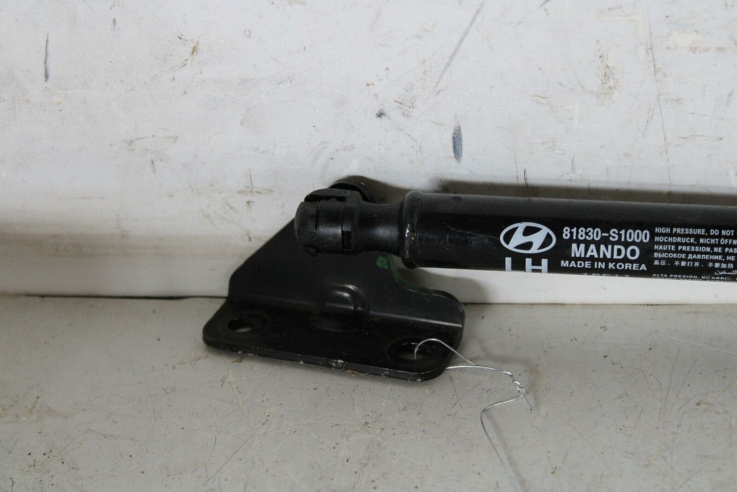 Tailgate Lift Motor HYUNDAI SANTA FE 19