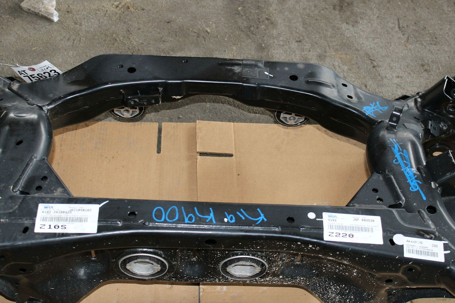 Undercarriage Crossmember KIA K900 19