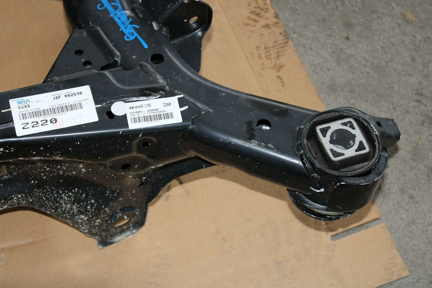 Undercarriage Crossmember KIA K900 19