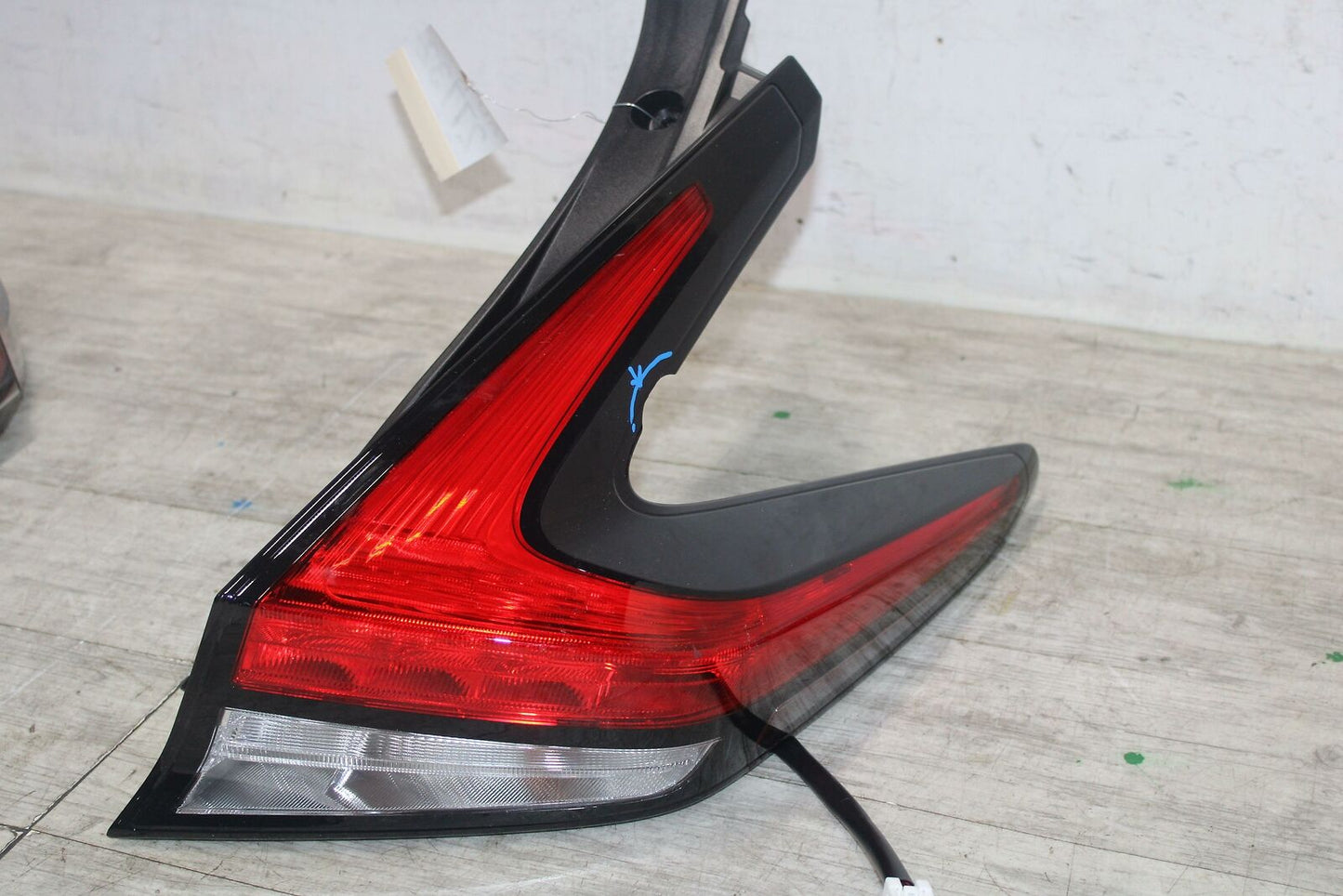 Tail Light Assembly NISSAN LEAF Right 18 19 20