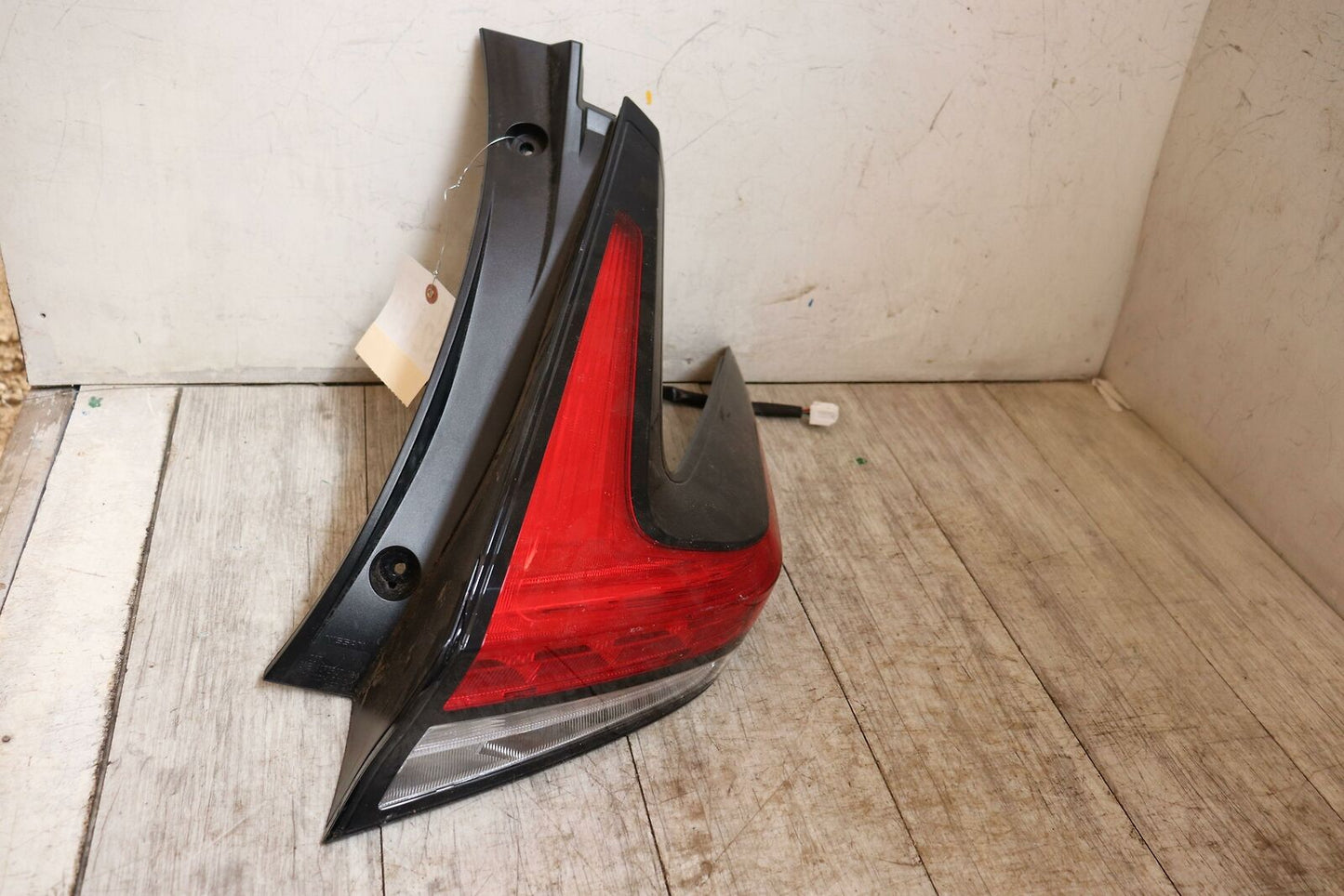 Tail Light Assembly NISSAN LEAF Right 18 19 20