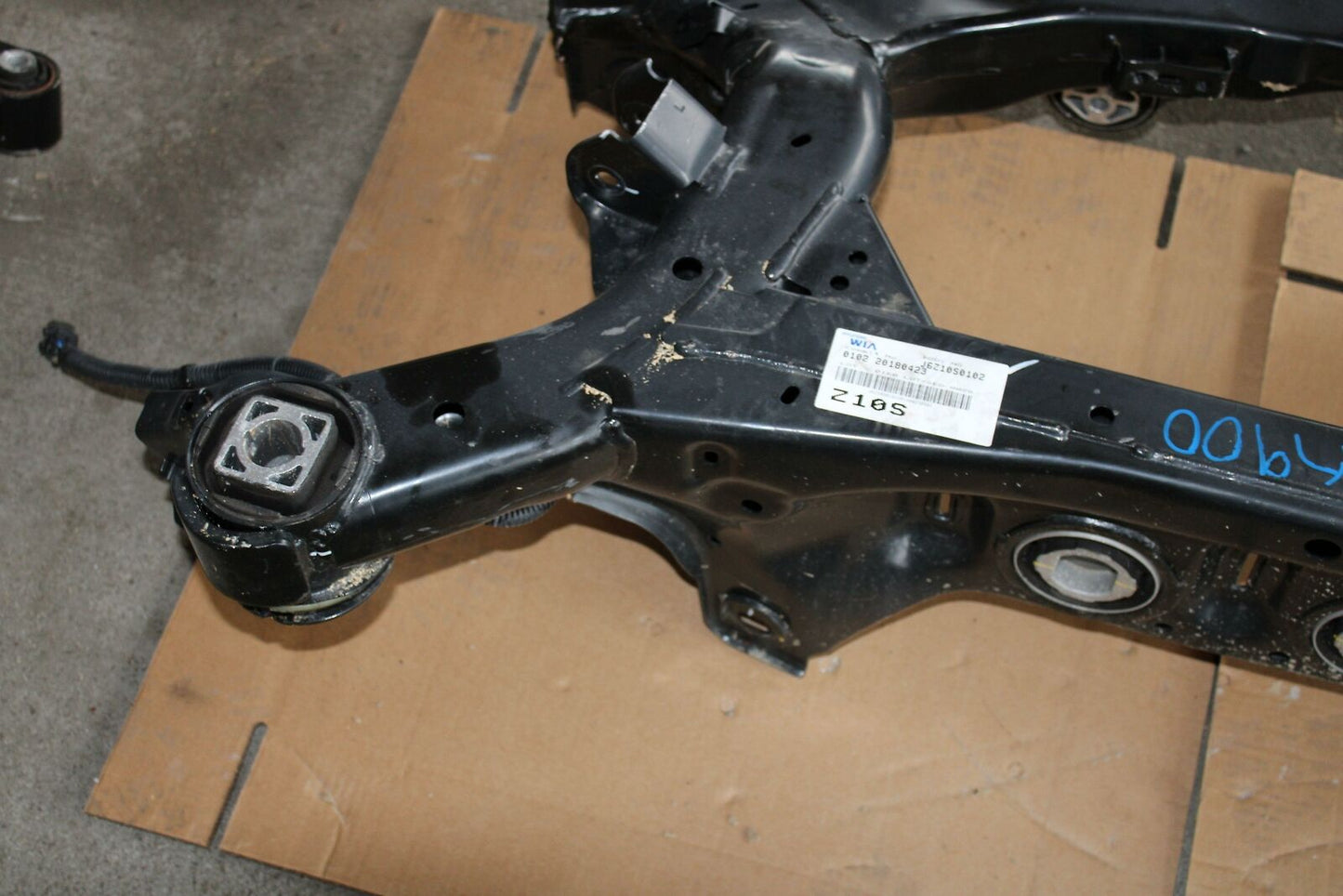 Undercarriage Crossmember KIA K900 19