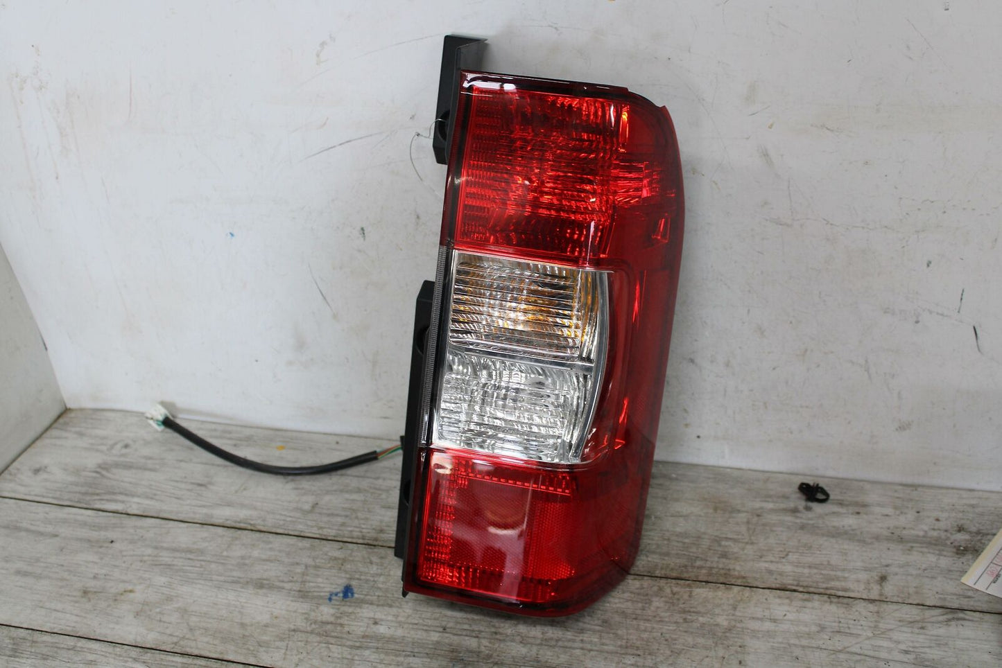 Tail Light Assembly NISSAN NV 3500 Right 12 13 14 15 16 17 18 19 20