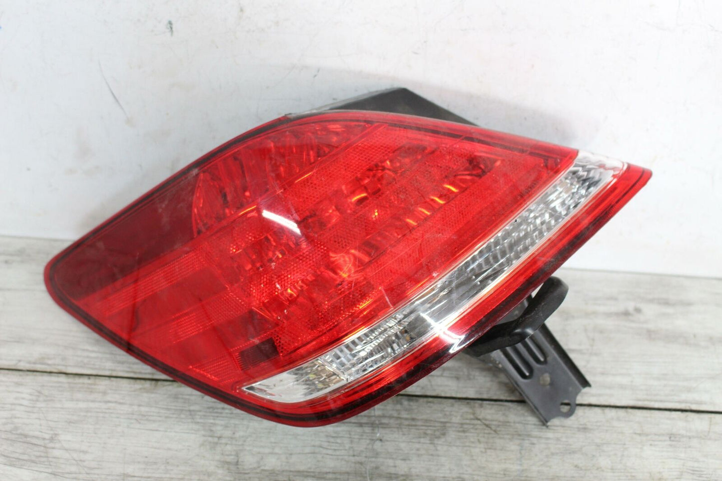 Tail Light Assembly TOYOTA AVALON Left 00 01 02