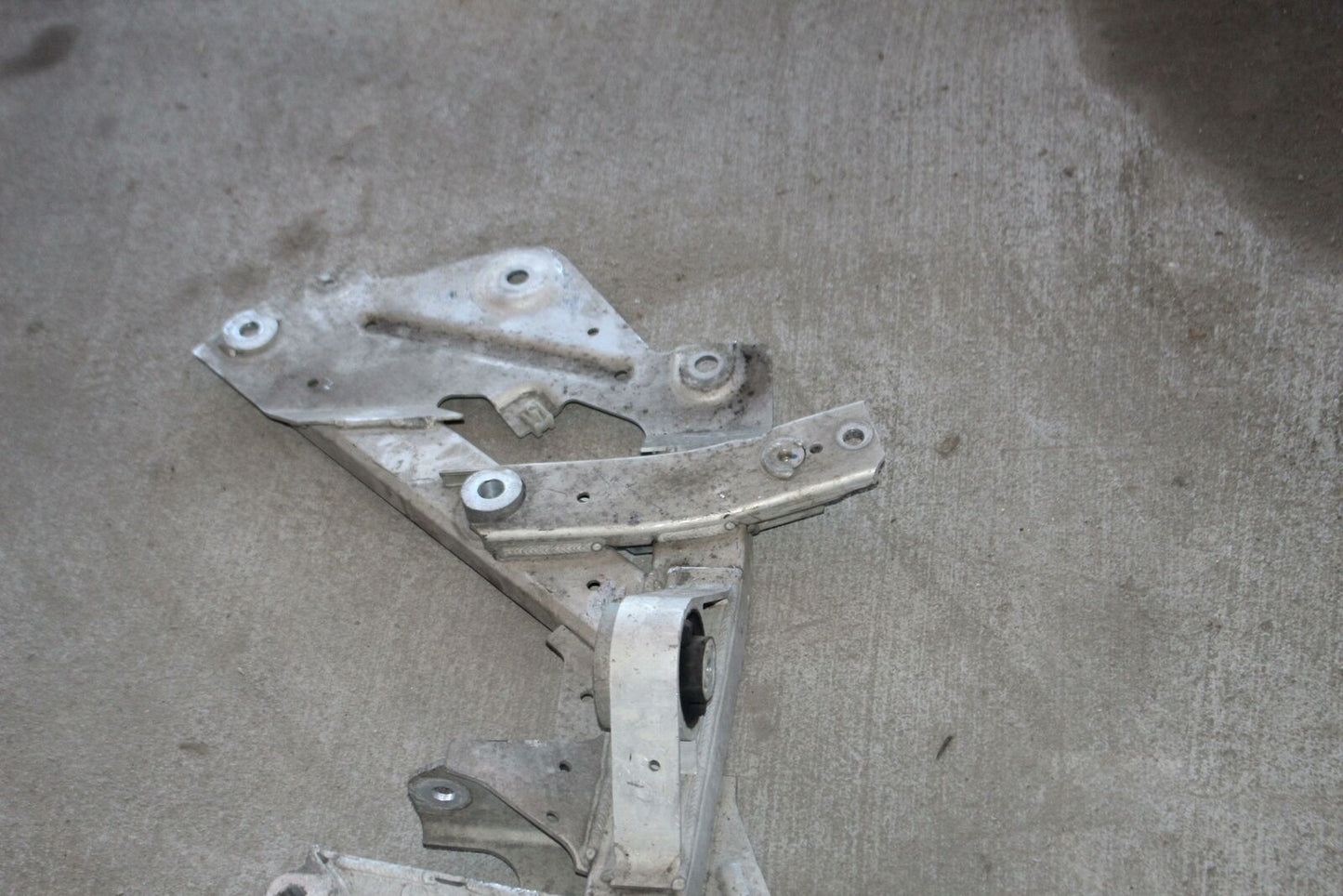 Undercarriage Crossmember BMW I8 18