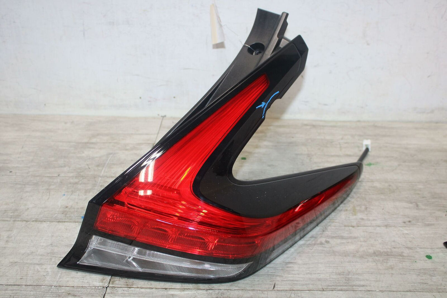 Tail Light Assembly NISSAN LEAF Right 18 19 20