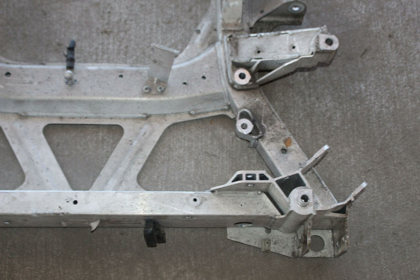 Undercarriage Crossmember BMW I8 18