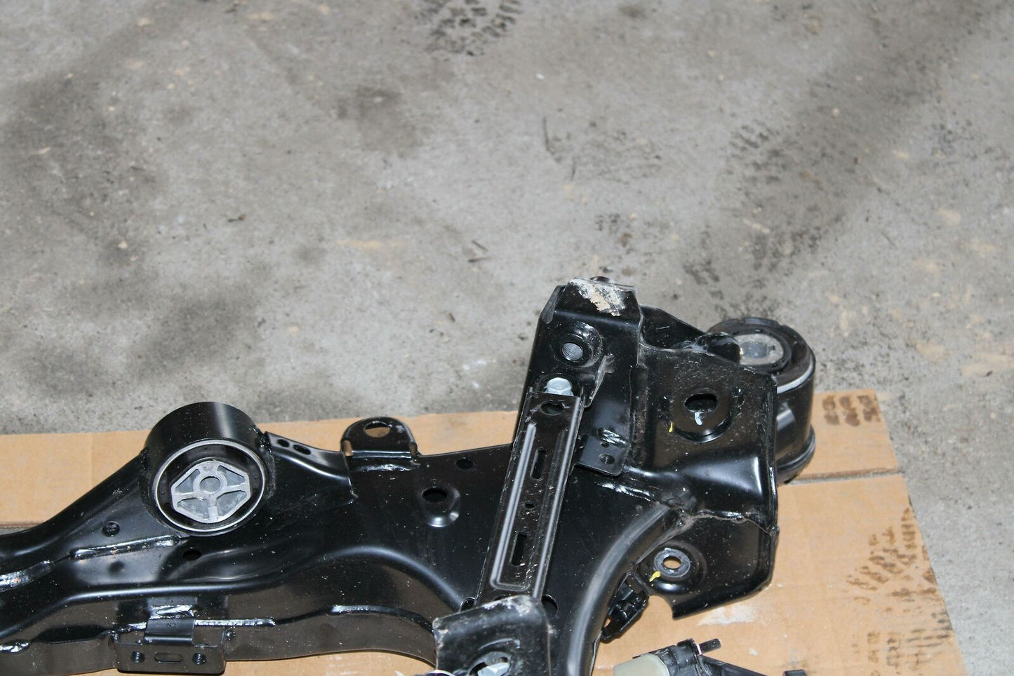 Undercarriage Crossmember KIA K900 19