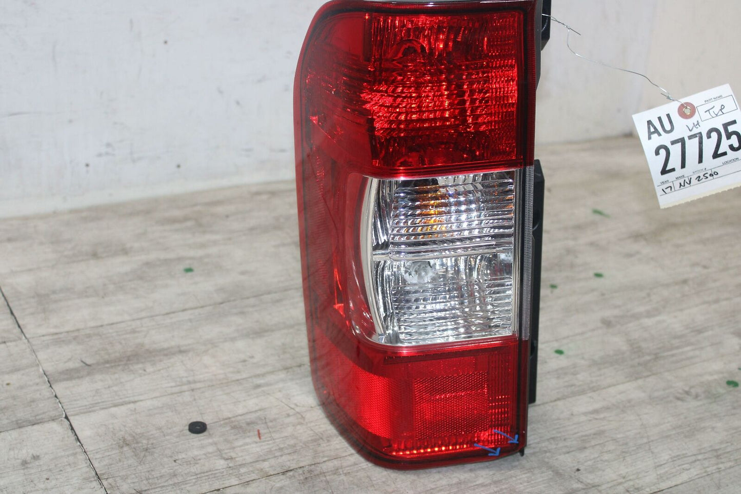 Tail Light Assembly NISSAN NV 2500 Left 12 13 14 15 16 17 18 19 20