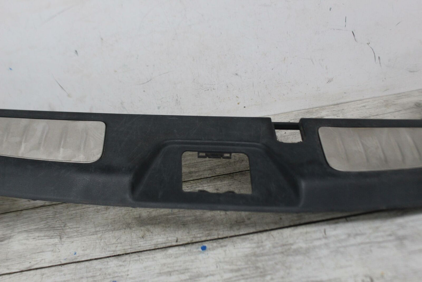 Tail Finish Panel INFINITI QX56 12