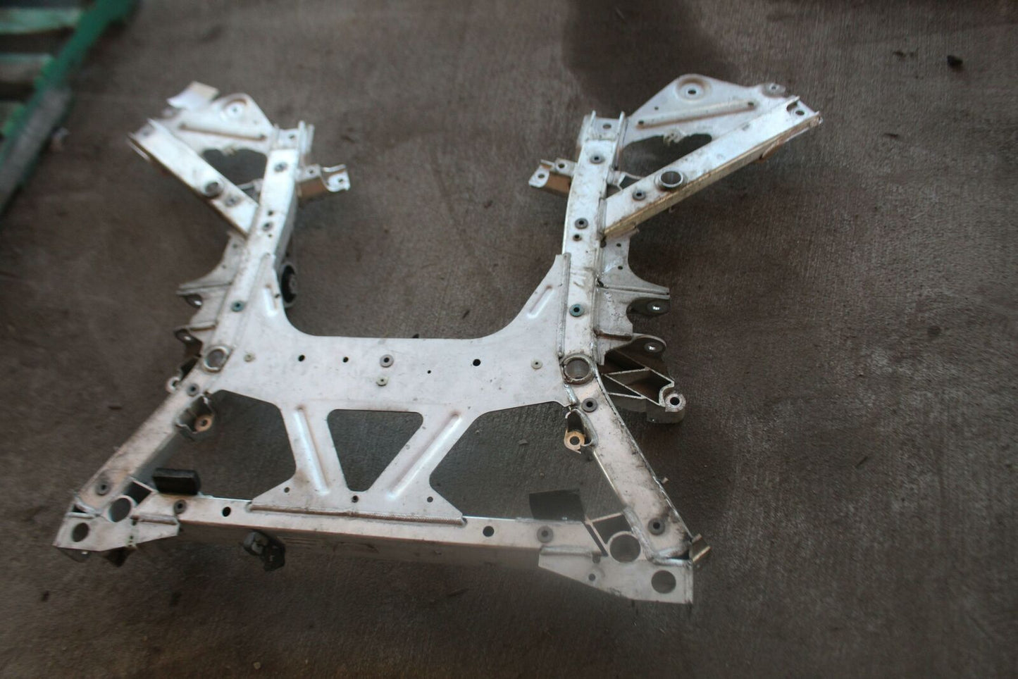 Undercarriage Crossmember BMW I8 18