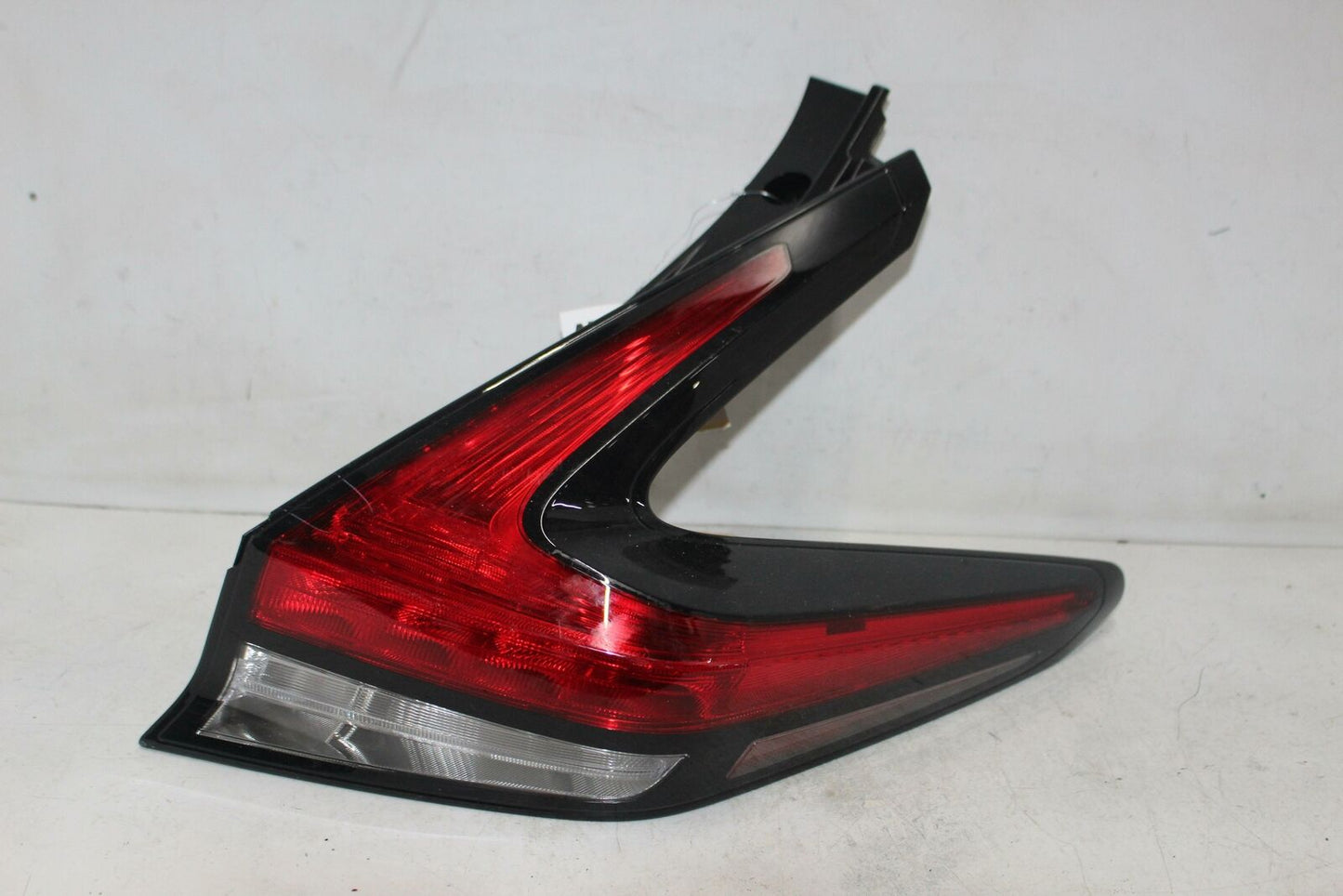 Tail Light Assembly NISSAN LEAF Right 18 19 20