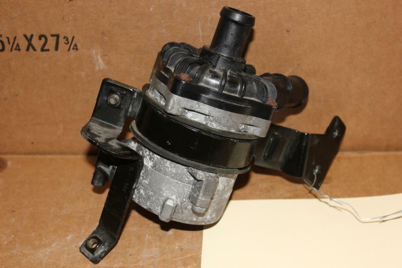 Water Pump Housing AUDI A8 Right 15